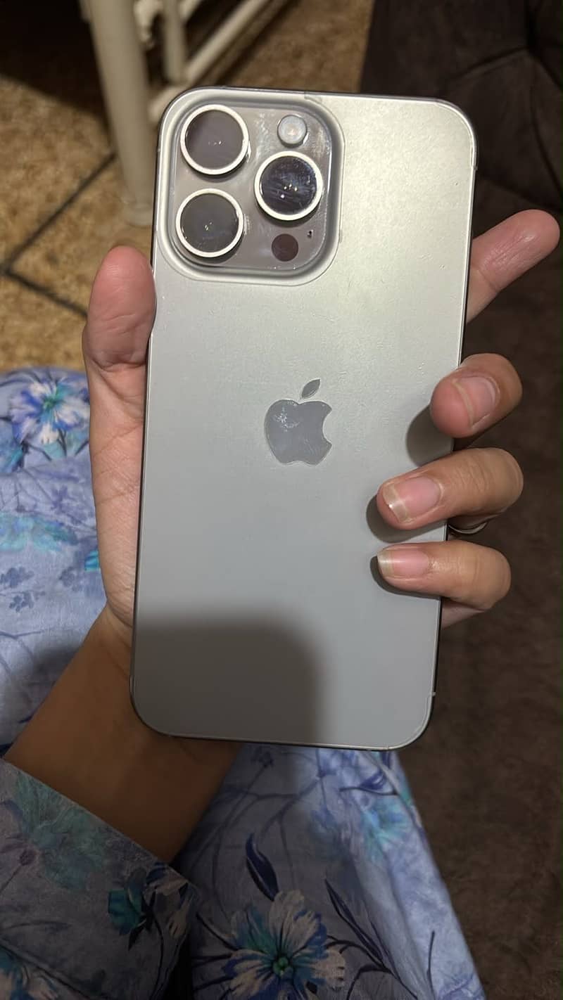 iPhone 15 pro max 0