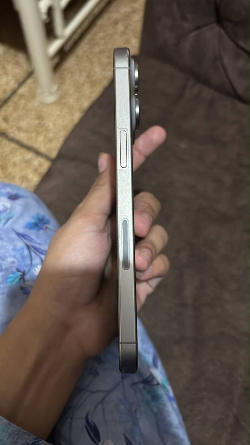 iPhone 15 pro max 4