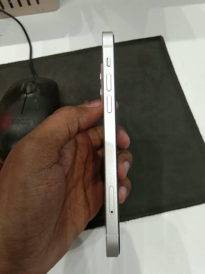 Apple iPhone 12 1