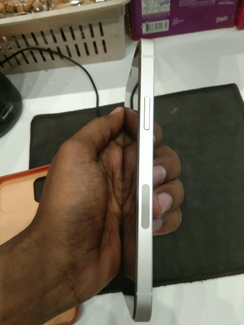 Apple iPhone 12 3