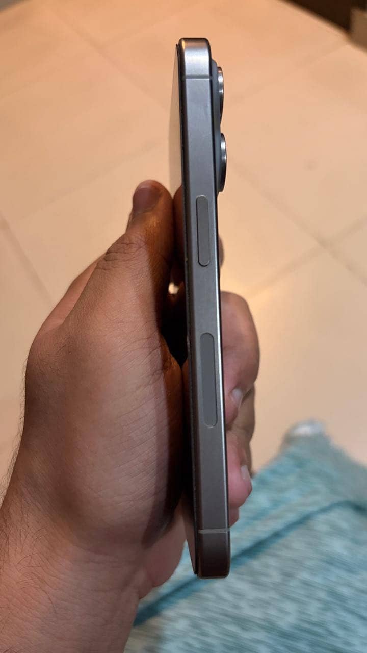 Apple iPhone 15 Pro 2