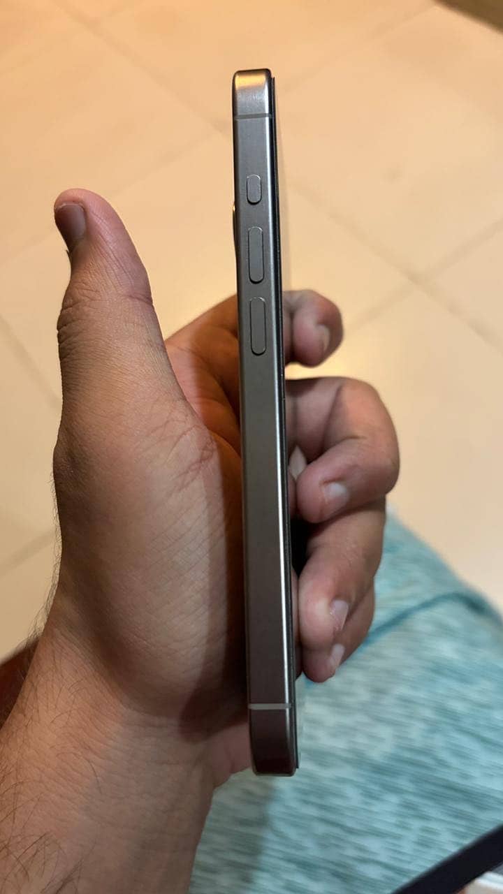 Apple iPhone 15 Pro 4