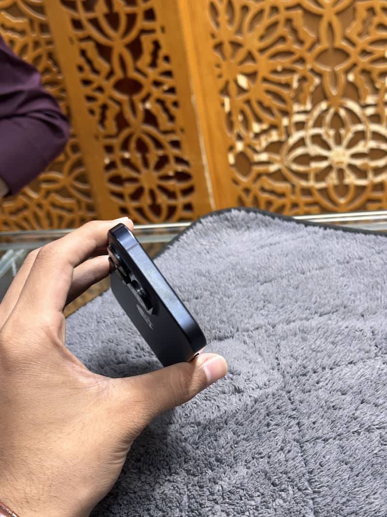 Apple iPhone 15 Pro 1