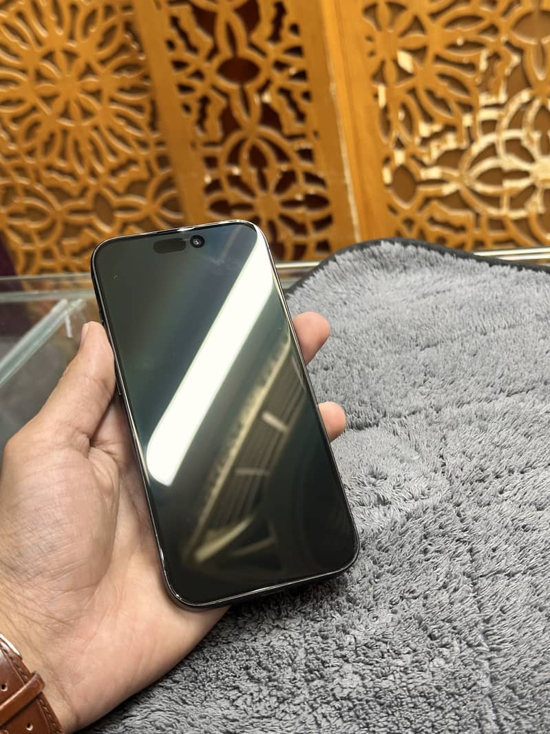 Apple iPhone 15 Pro 2