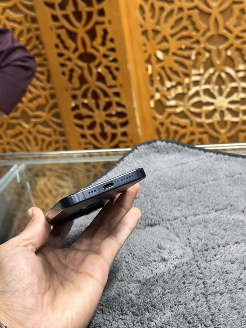 Apple iPhone 15 Pro 4