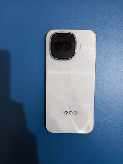 Vivo iQOO