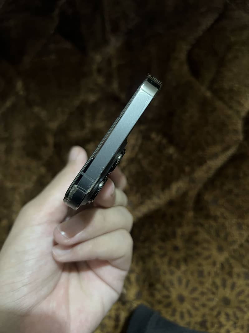 Apple iPhone 13 Pro 4