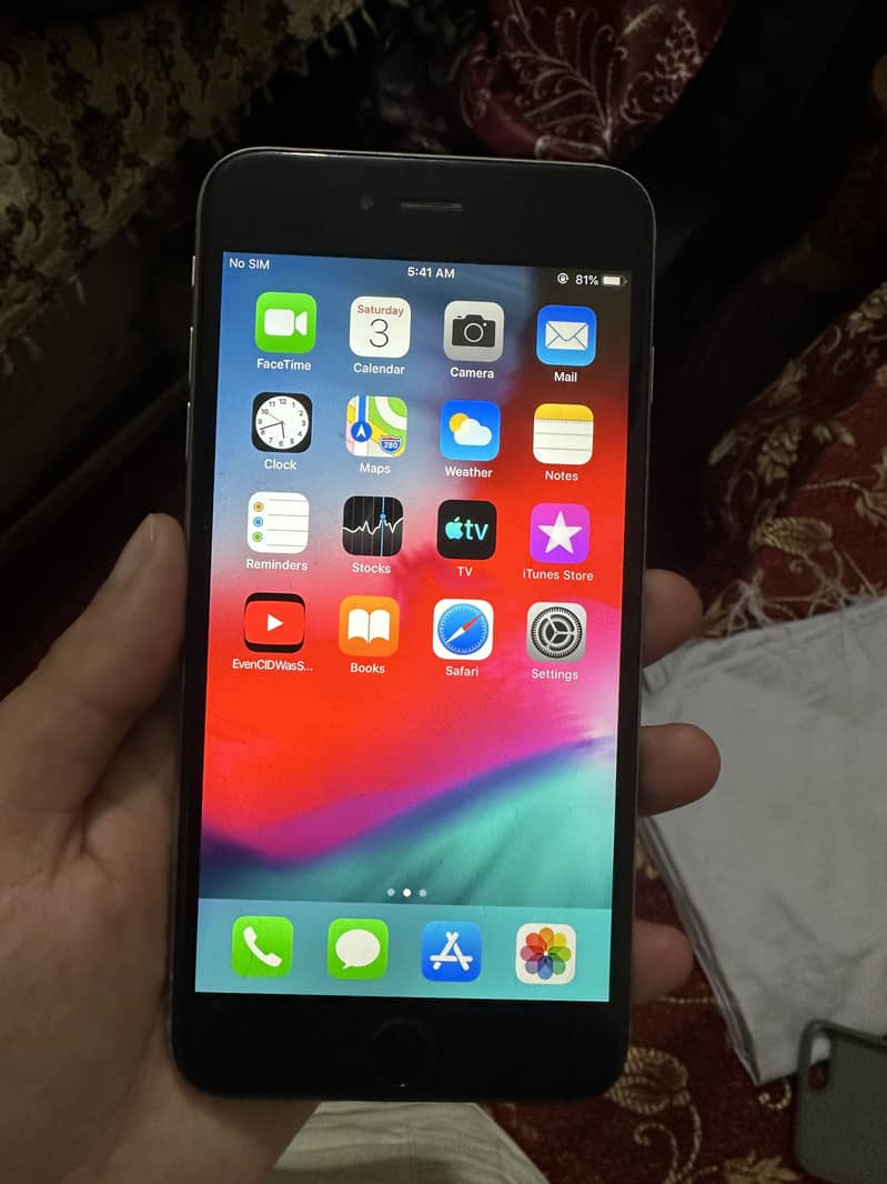 Apple iPhone 6 Plus 0