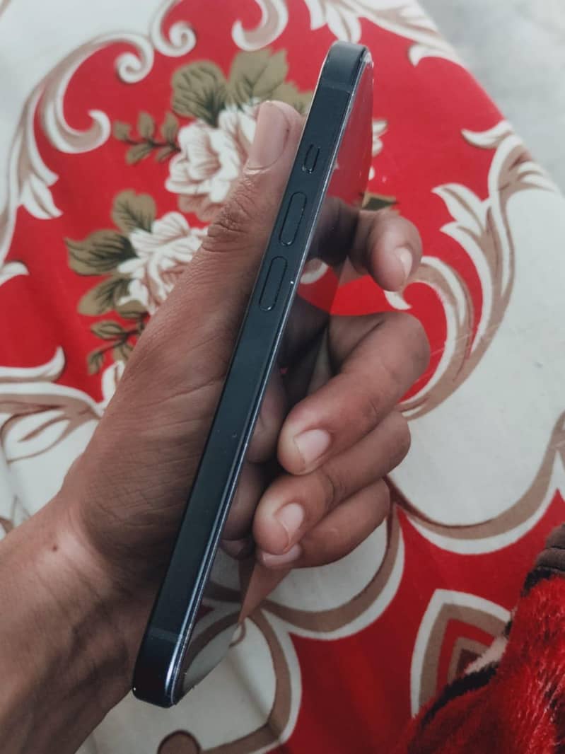 Apple iPhone 15 3