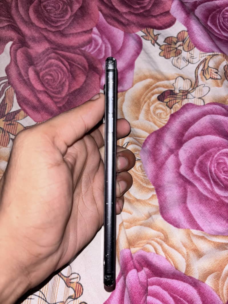 Apple iPhone 8 Plus 1