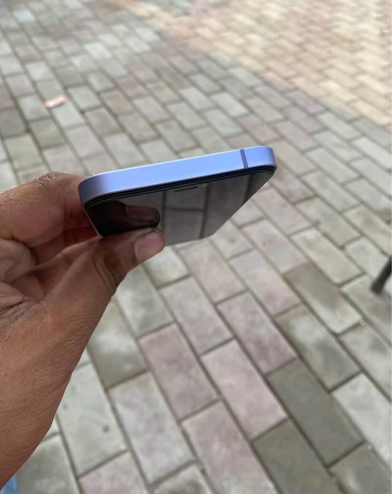 Apple iPhone 12 1