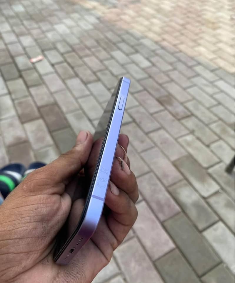 Apple iPhone 12 2