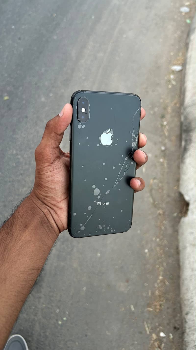 Apple iPhone XS Max 4