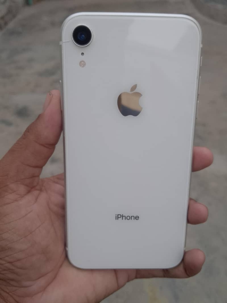 Apple iPhone XR 4