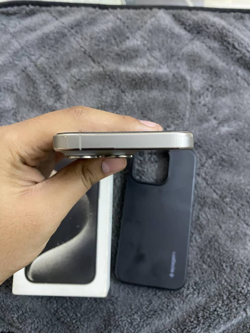 Apple iPhone 15 Pro 4