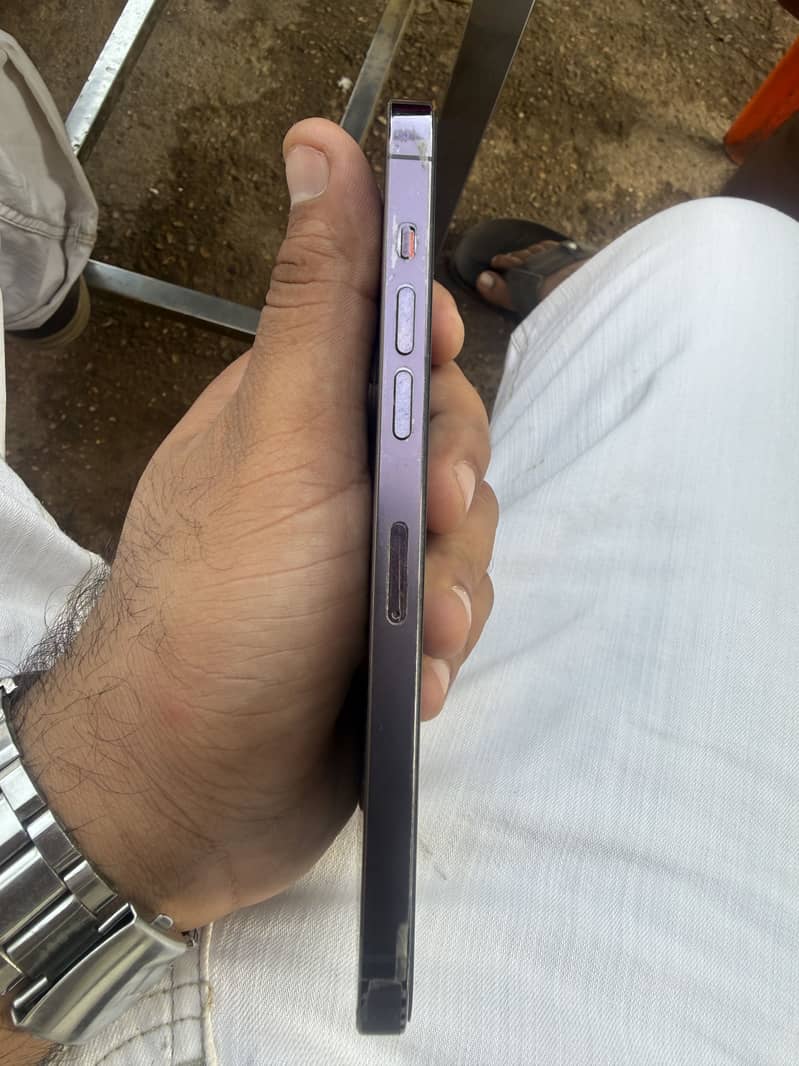 Apple iPhone 14 Pro Max 1