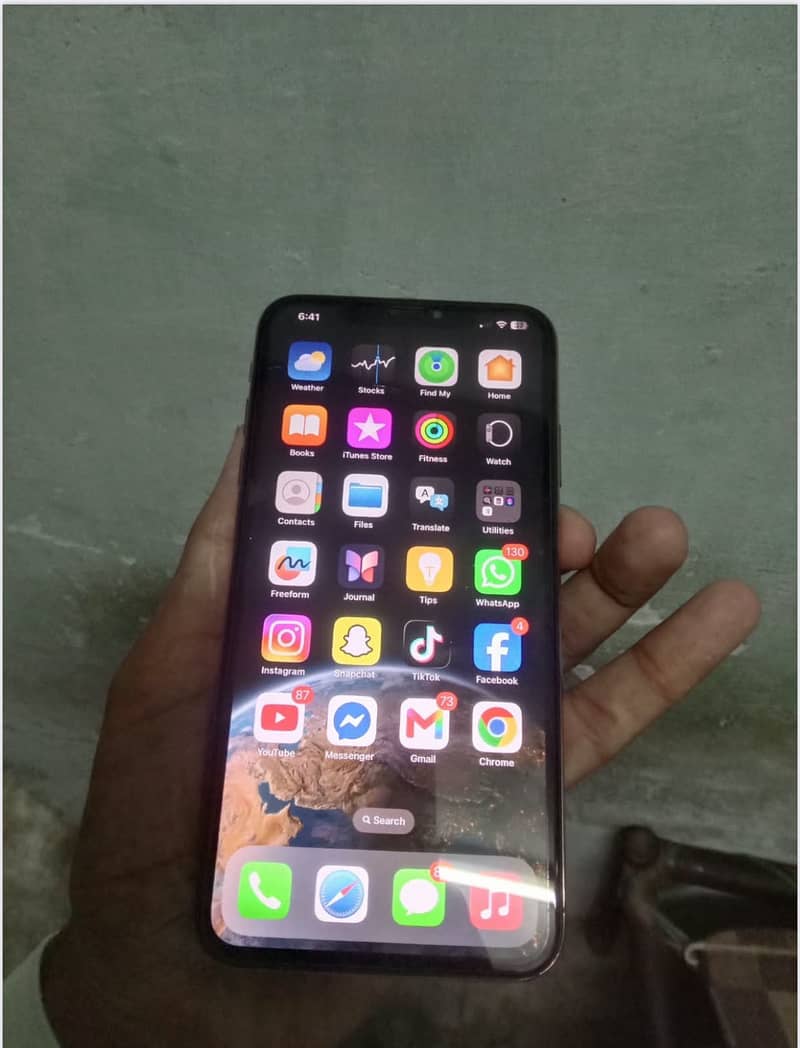 Apple iPhone XS Max 3