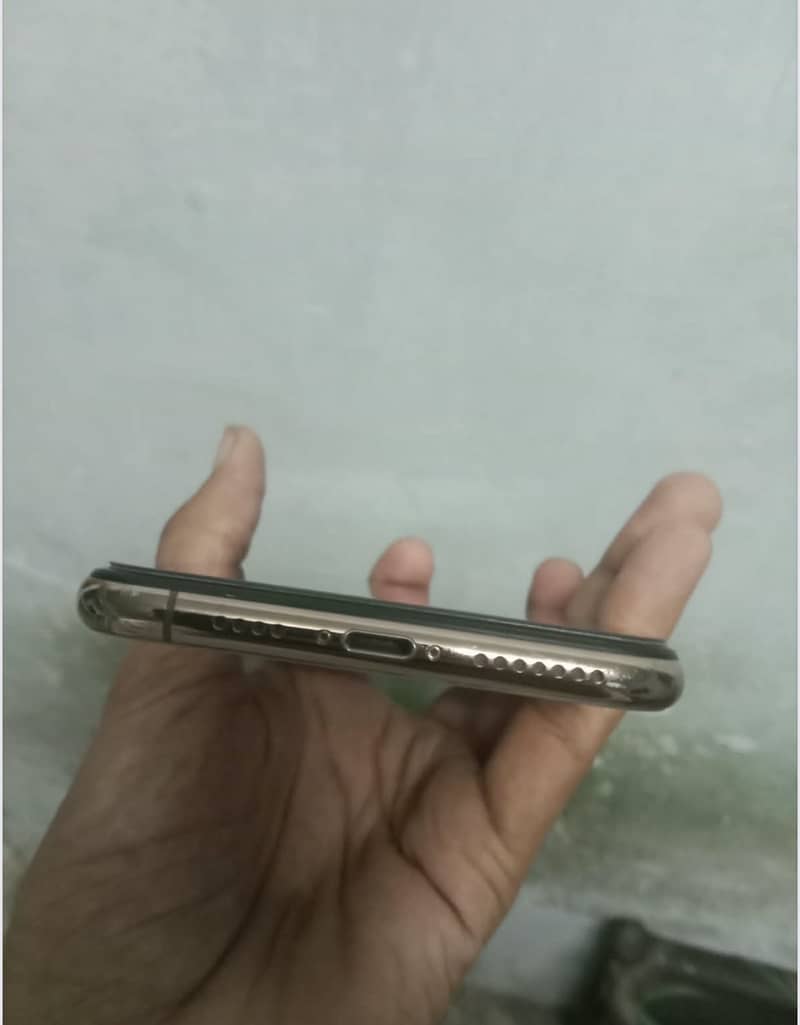 Apple iPhone XS Max 5