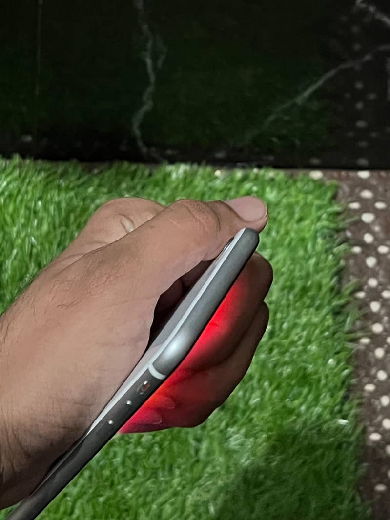 Apple iPhone SE 3rd generation 1