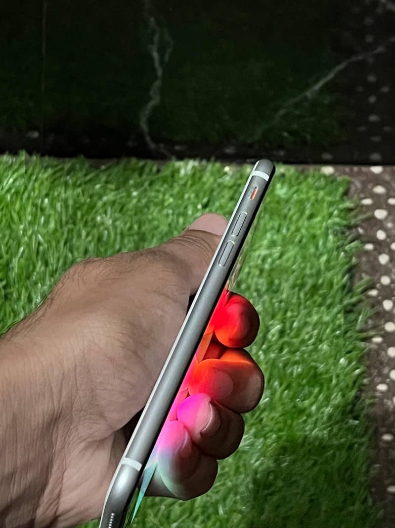 Apple iPhone SE 3rd generation 3