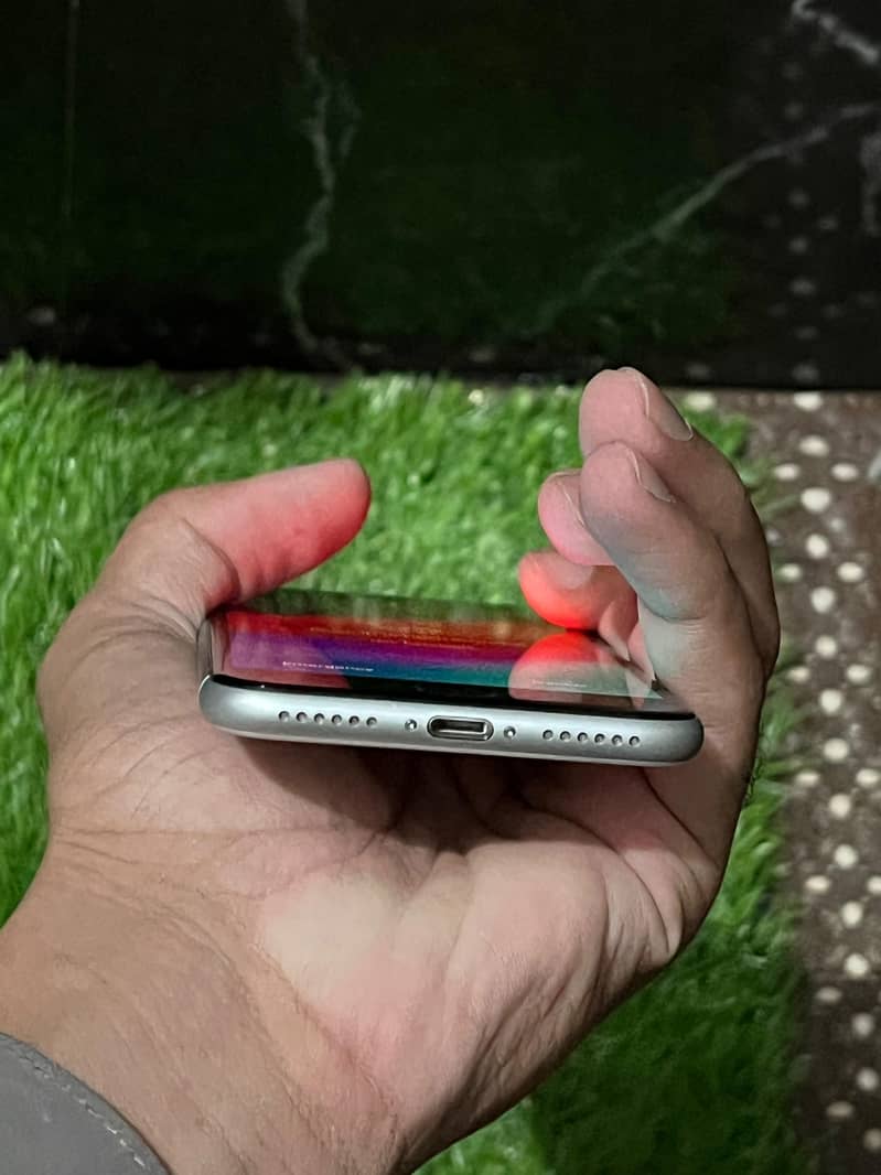 Apple iPhone SE 3rd generation 5