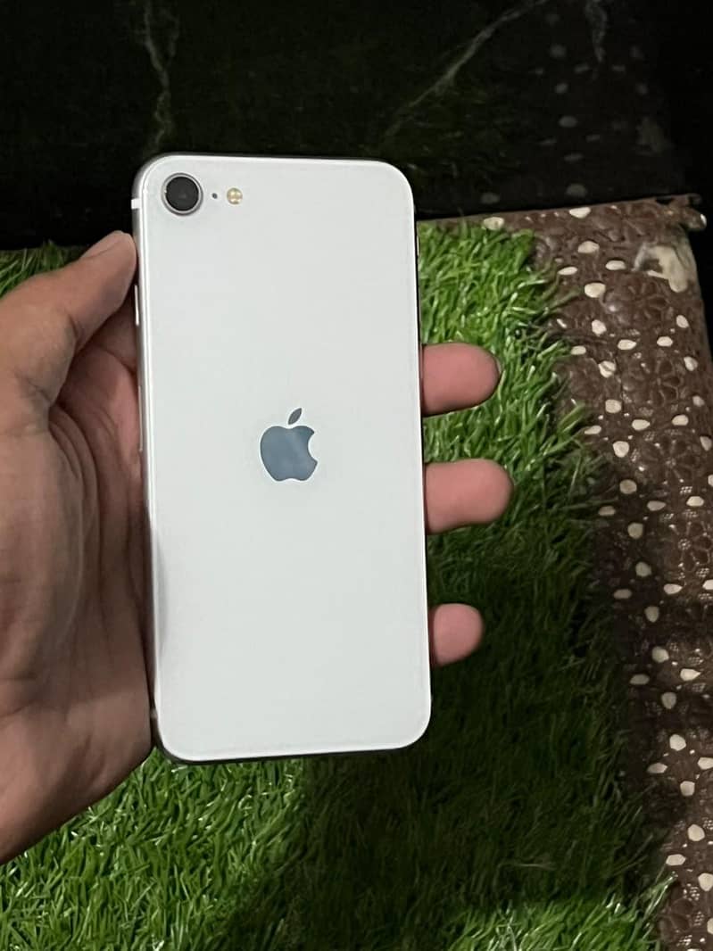 Apple iPhone SE 3rd generation 7