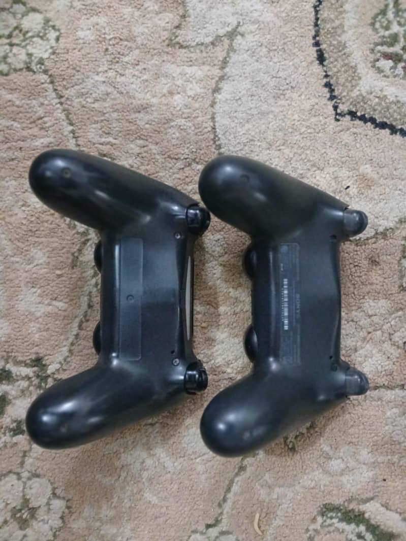 PlayStation 4 orignal controllers 1