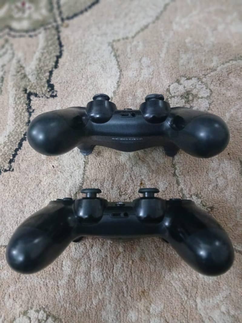 PlayStation 4 orignal controllers 5