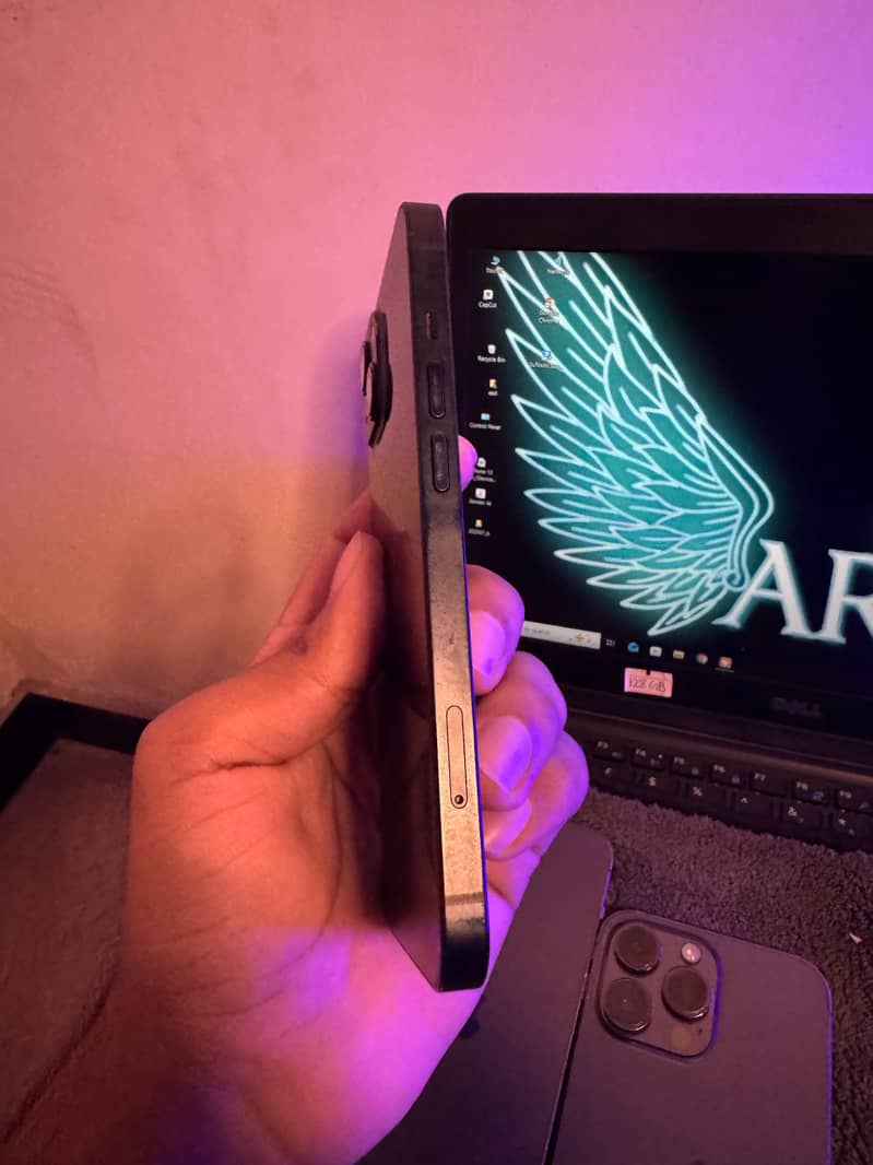 Apple iPhone 13 3