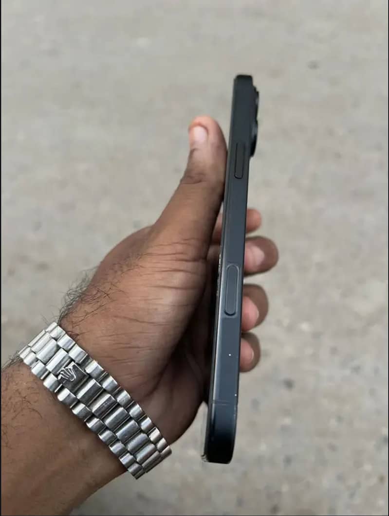Apple iPhone 16 Plus 2
