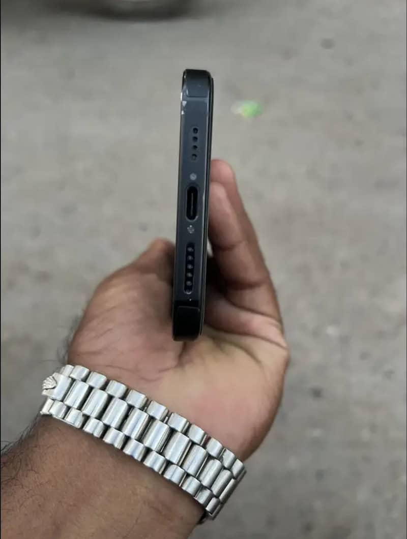 Apple iPhone 16 Plus 3