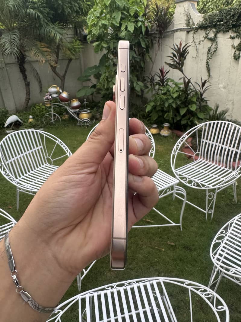 Apple iPhone 16 Pro Max 3