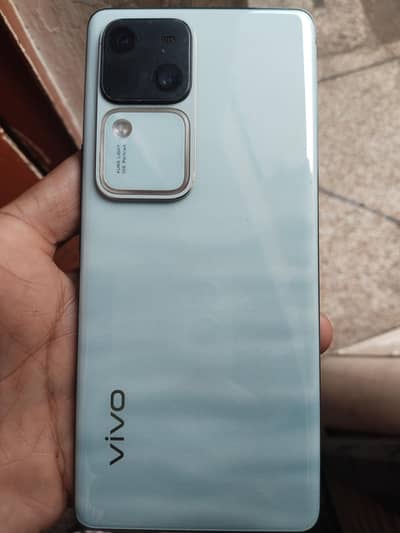 Vivo V30
