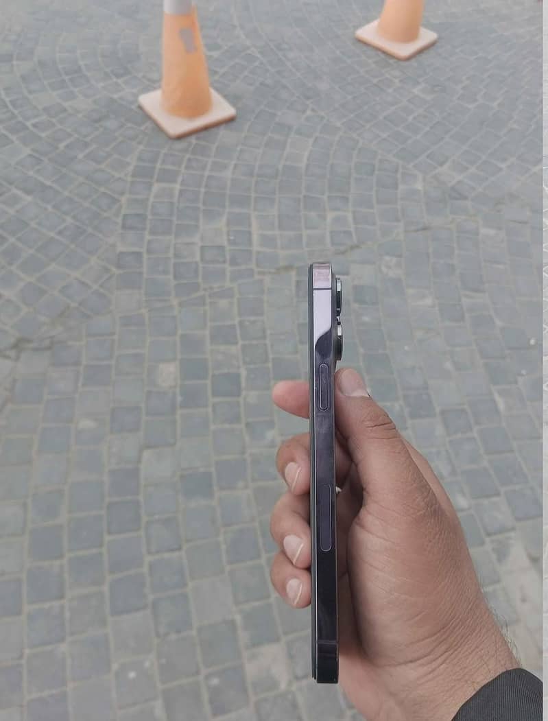 Apple iPhone 14 Pro Max 4