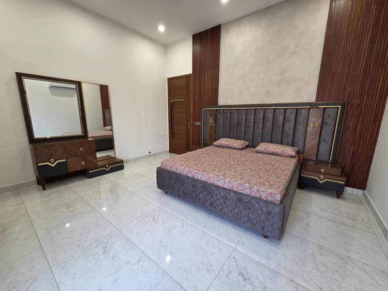 Bed set with dressing table 0