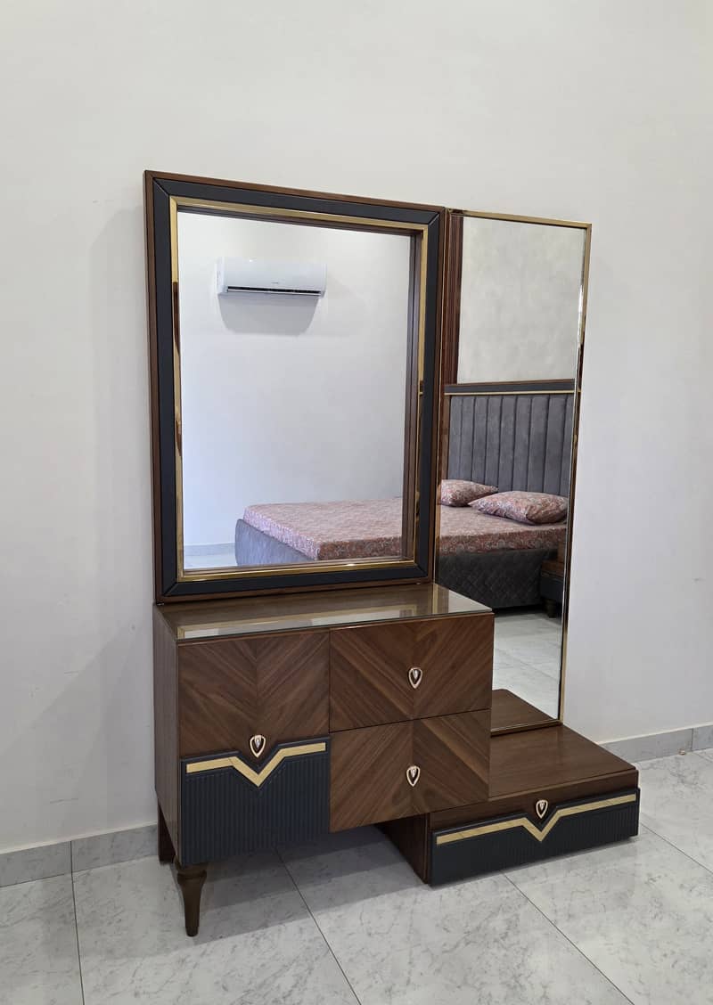 Bed set with dressing table 1