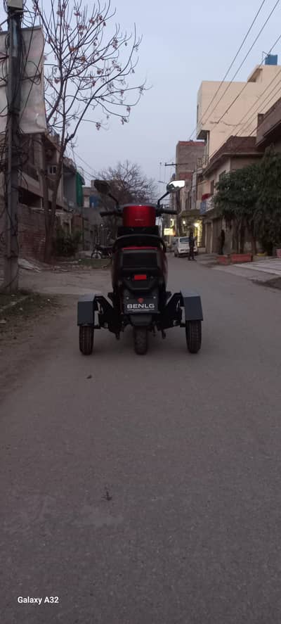 Benling - Roshni PRO - training wheels installed.