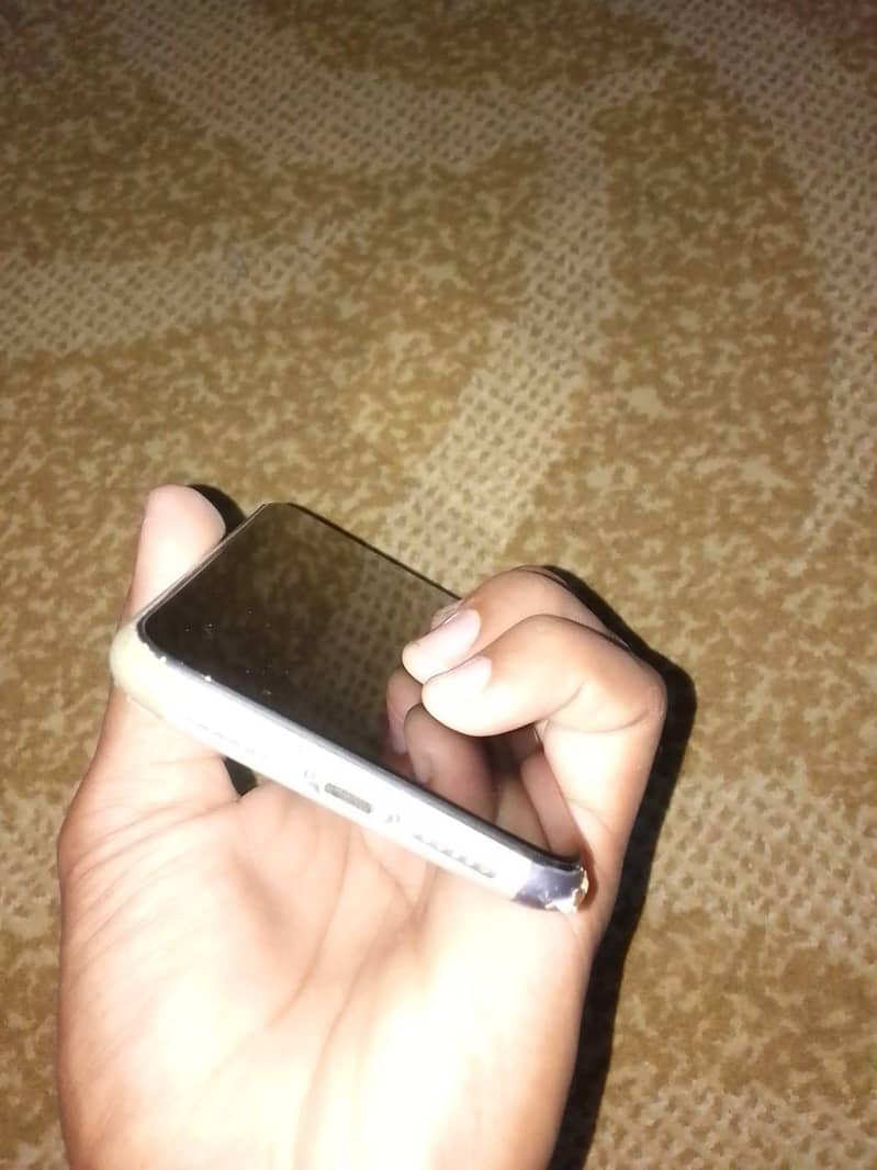 Apple iPhone 11 4