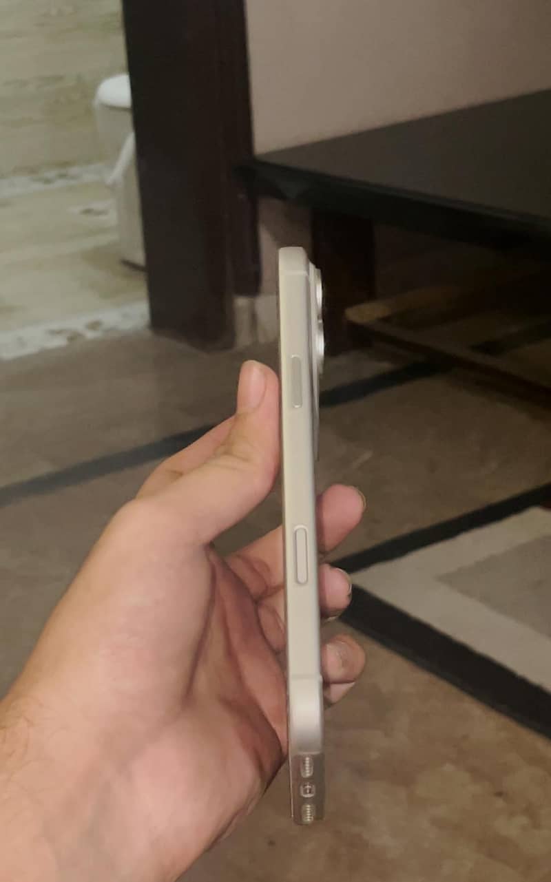 Apple iPhone 17 Pro Max 3