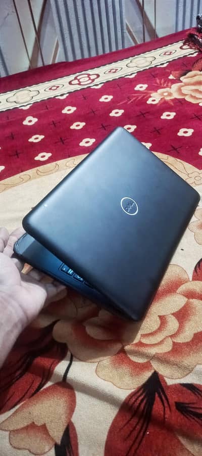 Dell, 8Gb ram, 32Gb ssd, window 10 install, speed bhut taiz