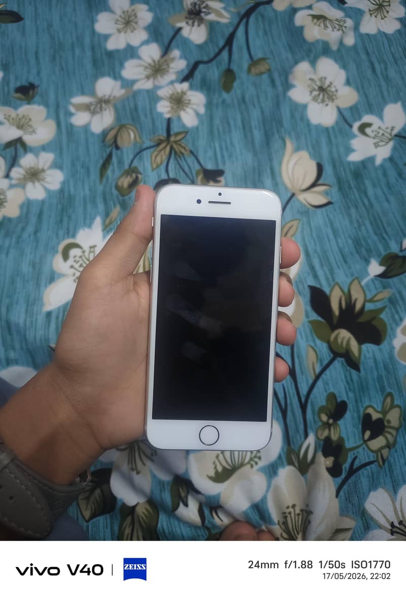 Apple iPhone 8 1