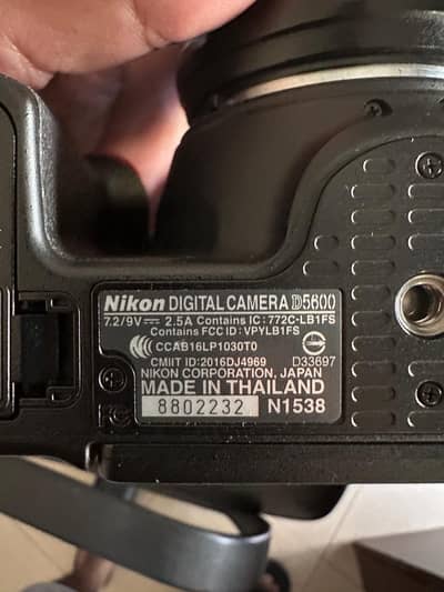 Nikon D5600 with Kit Lens - 6000 shutter count! Box + Accessories