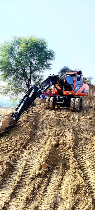 Excavator operator cha he ye