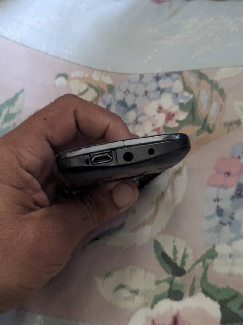 Nokia E05 1