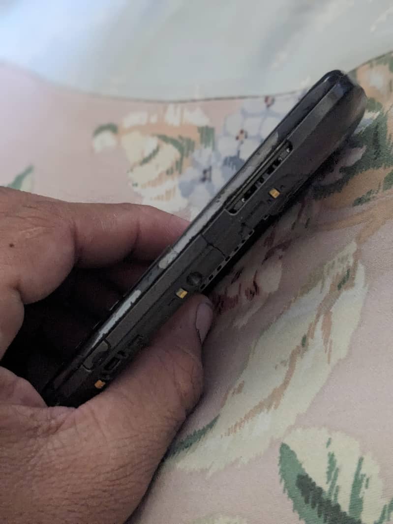 Nokia E05 4