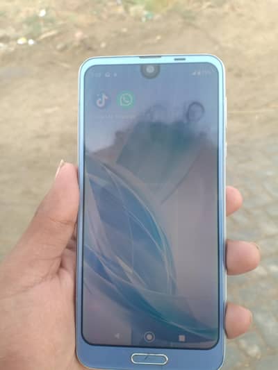 Sharp Aquos R2