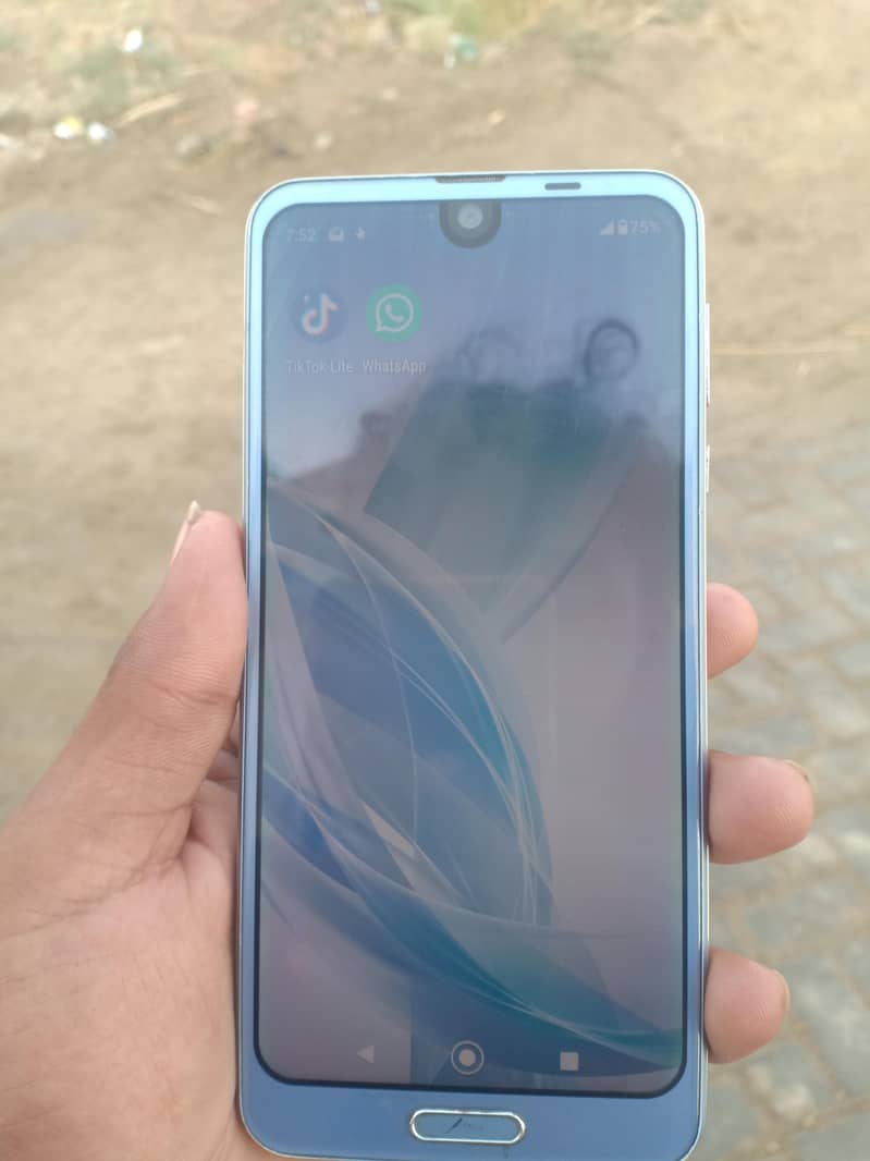 Sharp Aquos R2 0