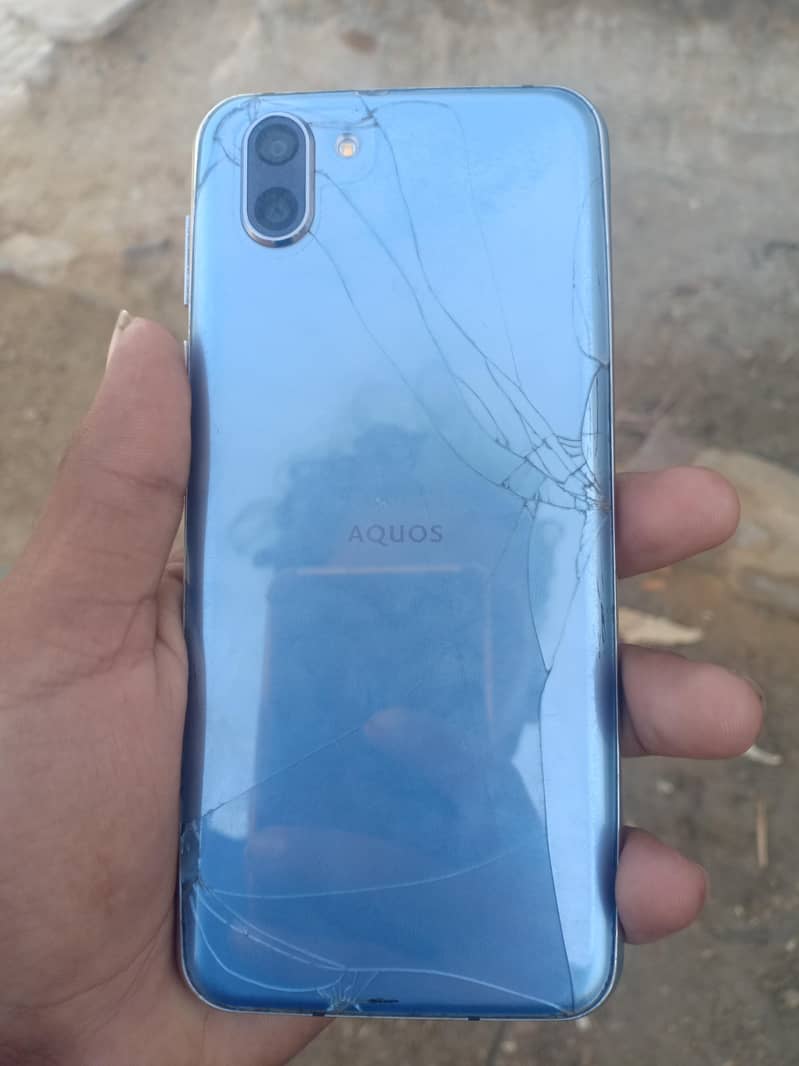 Sharp Aquos R2 1