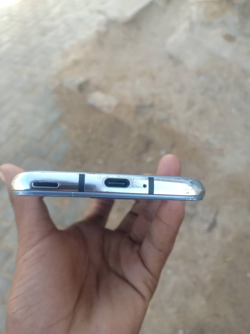 Sharp Aquos R2 2