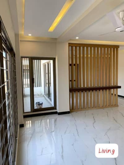 BRAND NEW FLAT 4BED DRAWING DINNING FOR RENT.